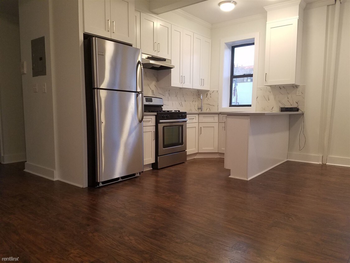 Primary Photo - 992 E 14th St