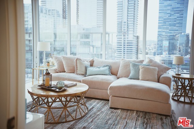 Foto del edificio - 1050 S Grand Ave