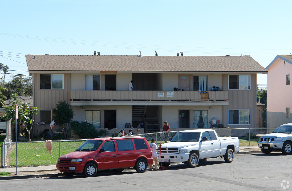 Building Photo - 930 Cedar Ct