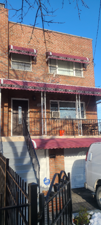Building Photo - 1015 E 223rd St