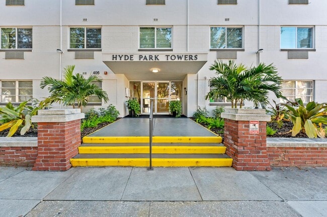 Building Photo - 406 W Azeele St