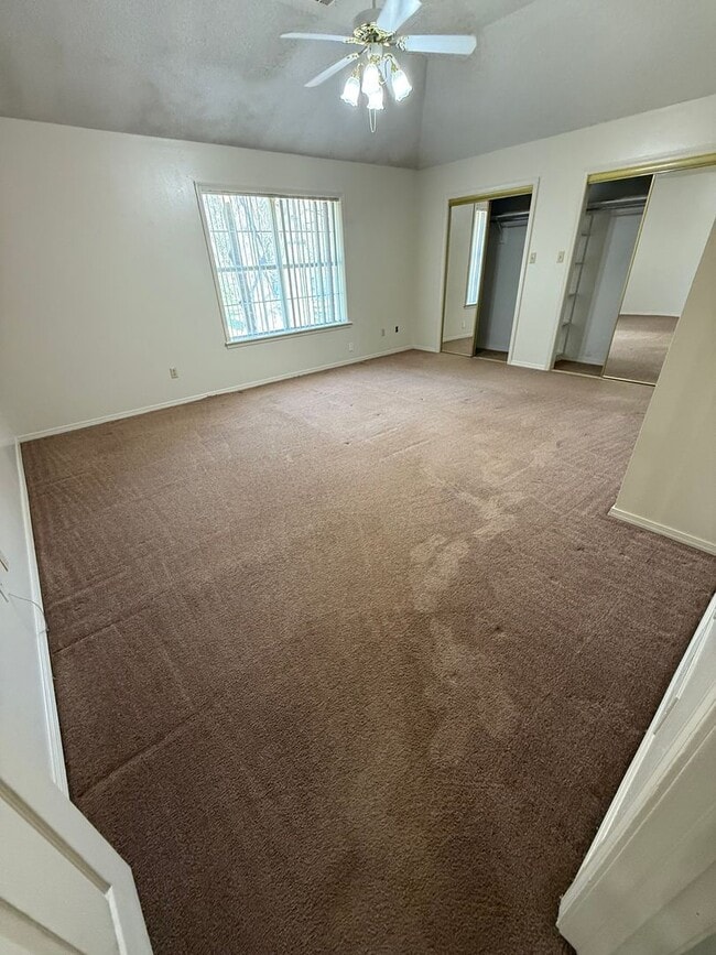 Building Photo - 2302 Brookhaven Dr