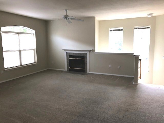 Building Photo - 1111 NE 64th Ln