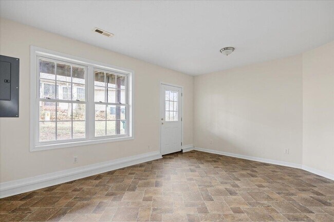 Foto del edificio - 3043 Diamond Spring Ln