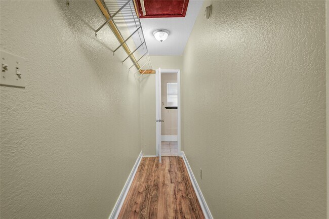 Foto del edificio - 8565 Ridgepoint Dr