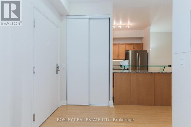 Building Photo - 220 Victoria St