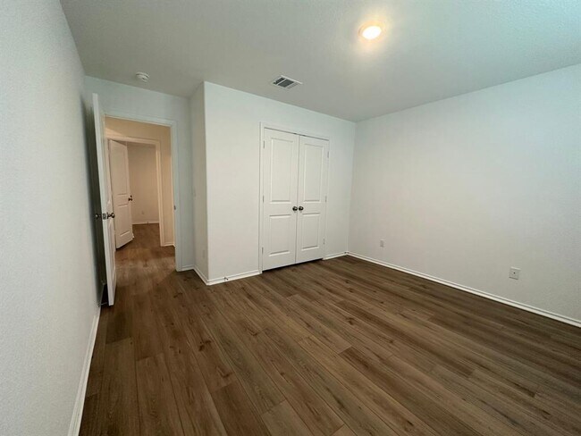 Foto del edificio - 328 Golden Grove Pkwy