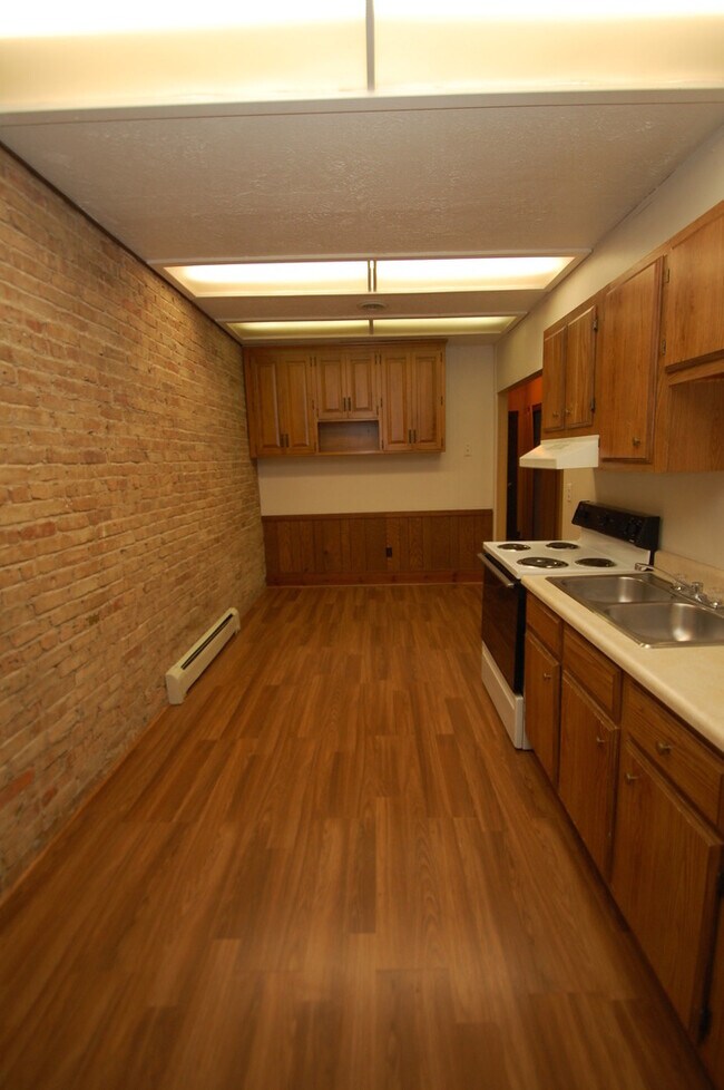Building Photo - 152-D Main