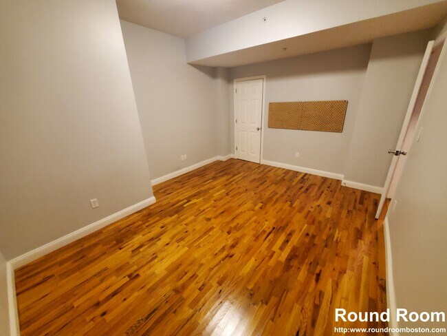 Building Photo - 336 Saratoga St