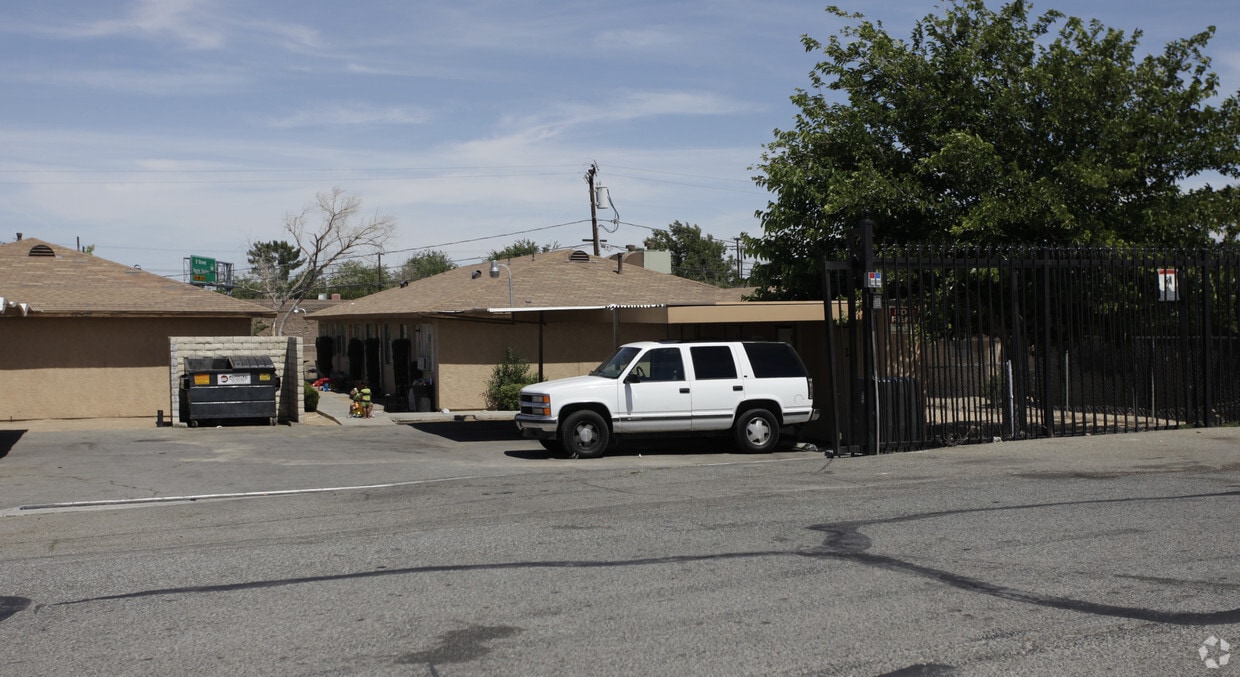 Building Photo - 15699-15709 Sueno Ln