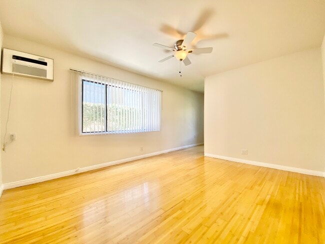 Building Photo - 2555 S Sepulveda Blvd