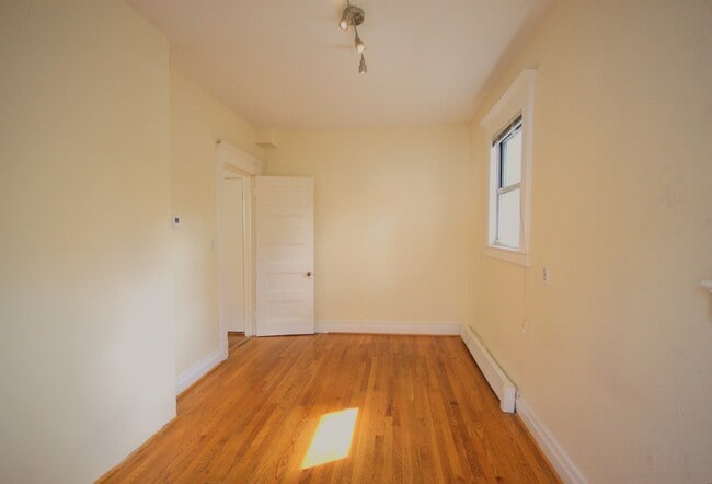 Bonus Room/Mudroom off Master - 251 W 261st St
