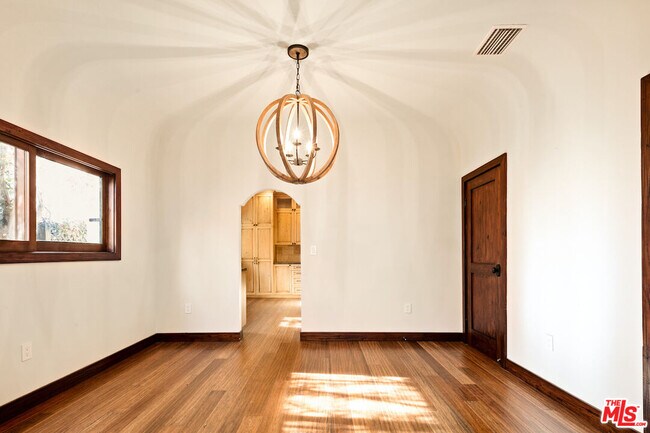 Foto del edificio - 637 N Alta Vista Blvd