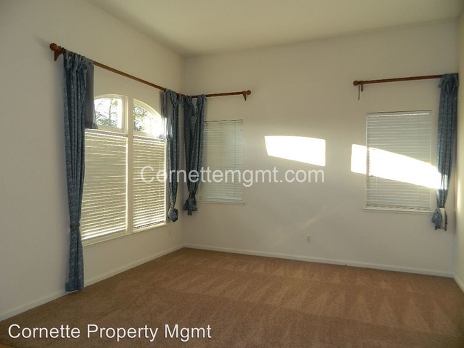 Building Photo - 8439 Greentrails Way