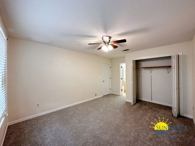Foto del edificio - Adorable 2 Bedroom with New Flooring in FWB!