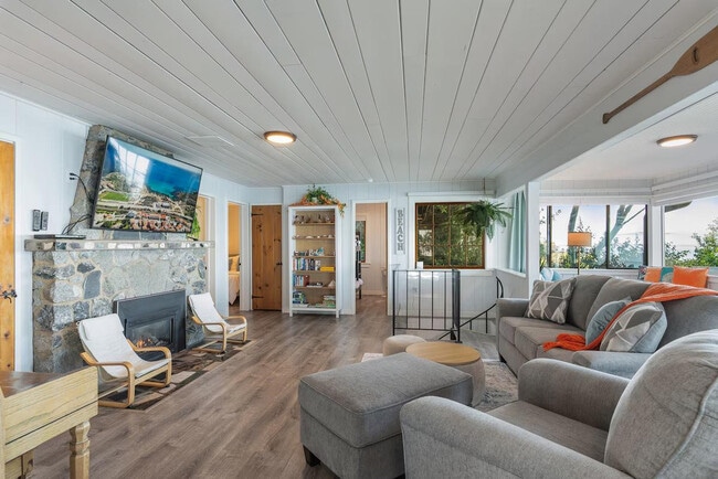 Foto del edificio - 2038 S Breezy Point Rd