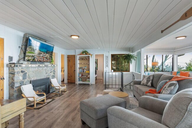 Foto del edificio - 2038 S Breezy Point Rd