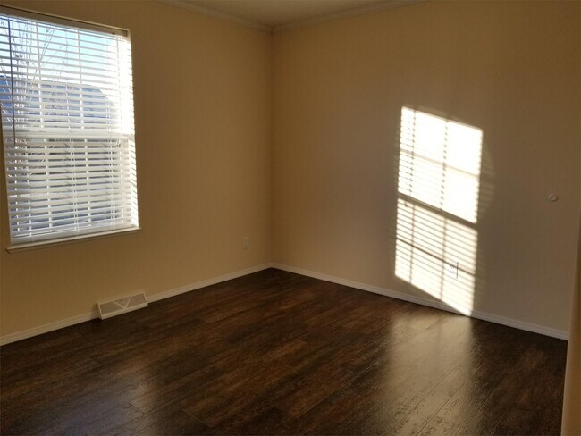 Building Photo - 1904 Creekstone Dr