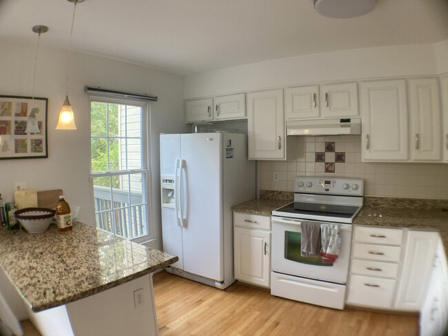 Building Photo - 11 Deaven Ct