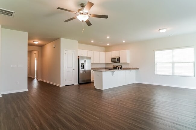 Building Photo - 347 Augustine Dr
