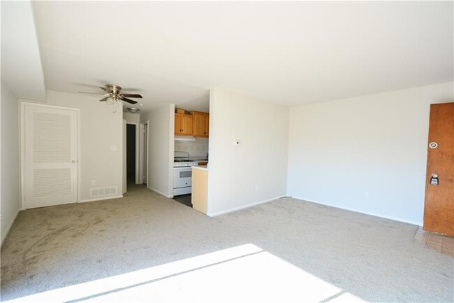 Building Photo - 703 College Park Dr