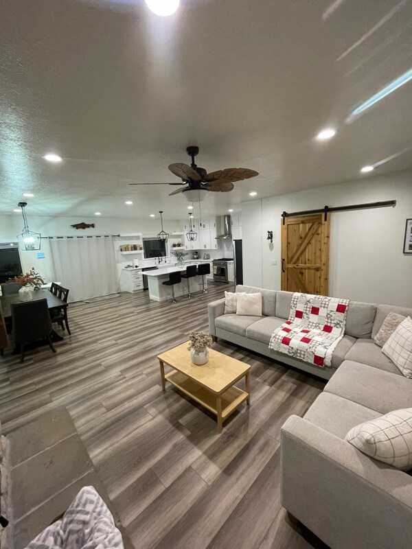 Foto del edificio - 2030 150 W