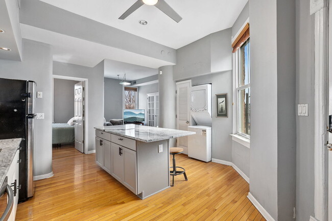 Building Photo - 2200 N Clybourn Ave