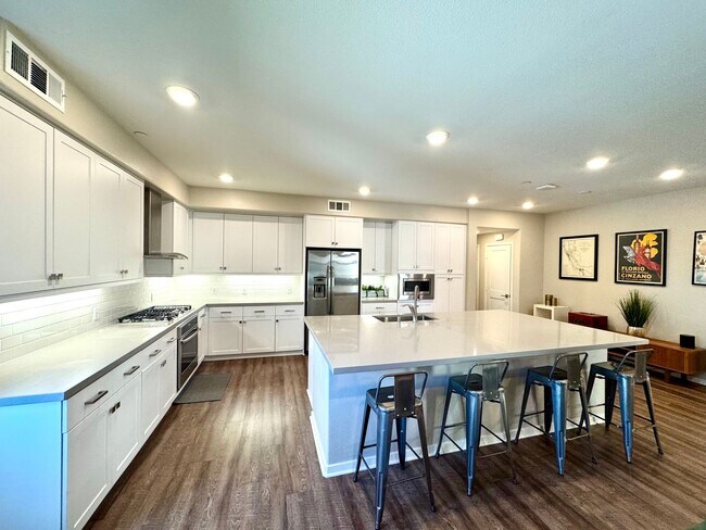 Foto del edificio - Contemporary 2 Bedroom 2 bath condo in the...