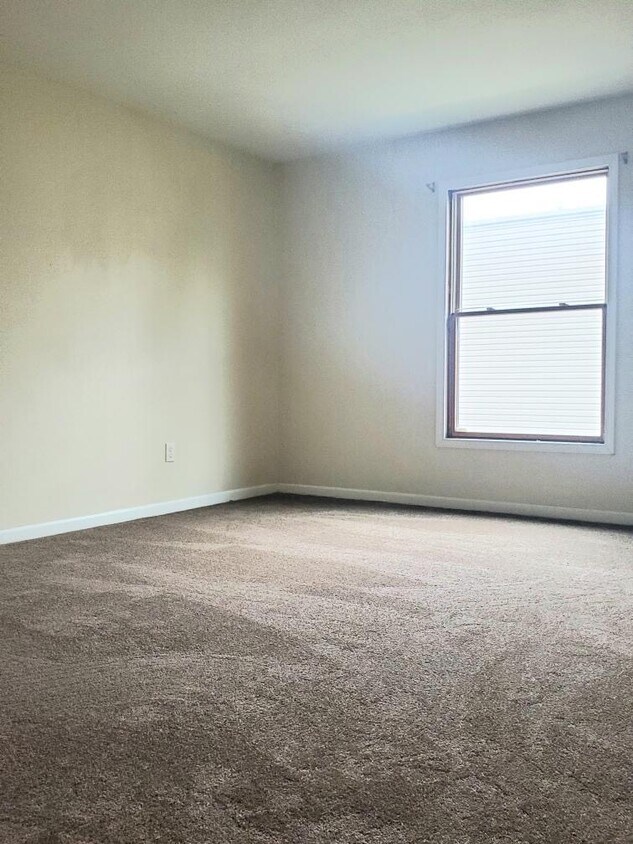 6201 Garden Rd Unit B21, Maumee, OH 43537 Condo for Rent in Maumee