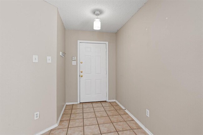 Building Photo - 1353 Lakeside Loop