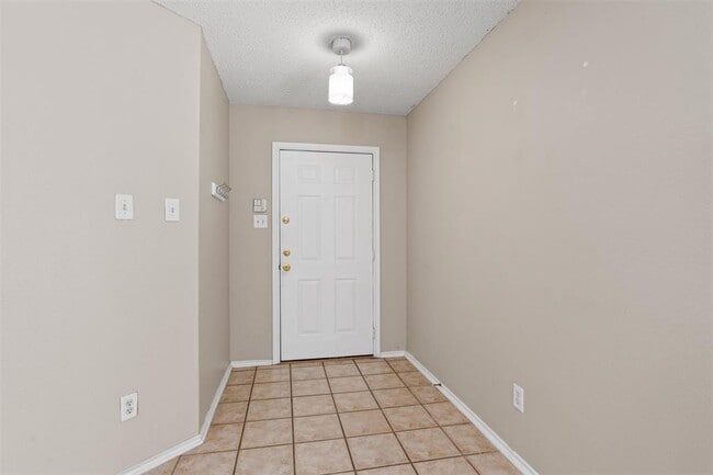 Foto del edificio - 1353 Lakeside Loop
