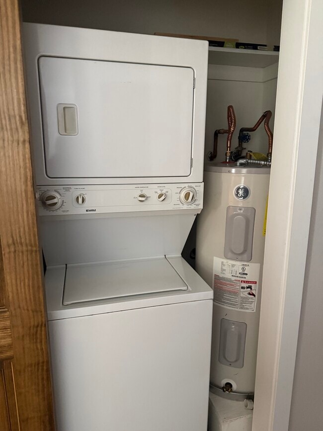 Building Photo - 1210 Avenida Del Sol