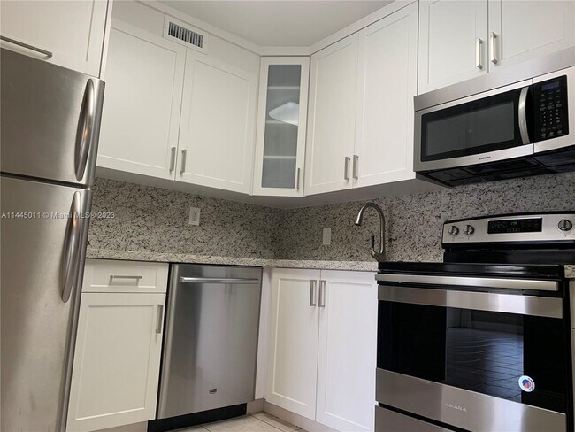 Foto del edificio - 7440 Miami Lakes Dr