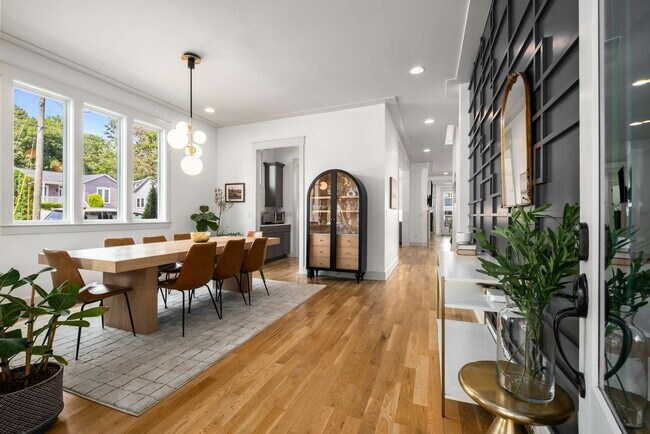 Building Photo - 2018 10th Ave S