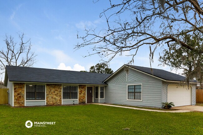 Building Photo - 820 Hardwood St