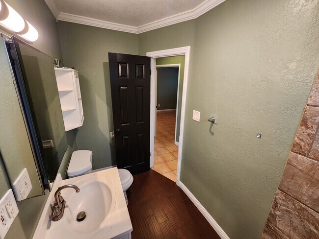 Foto del edificio - 3776 Keating St