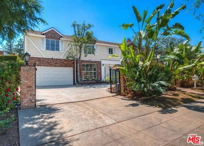 Building Photo - 517 Elm Dr