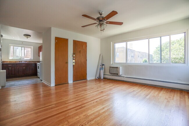 Building Photo - 6727 N Hermitage Ave