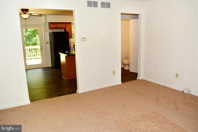 Building Photo - 651 Westphalia Ct