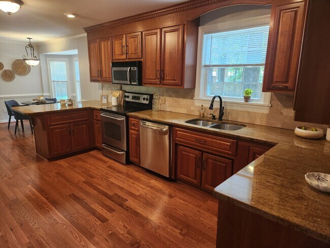 Building Photo - Chesterfield-Chester Area- Convenient to F...