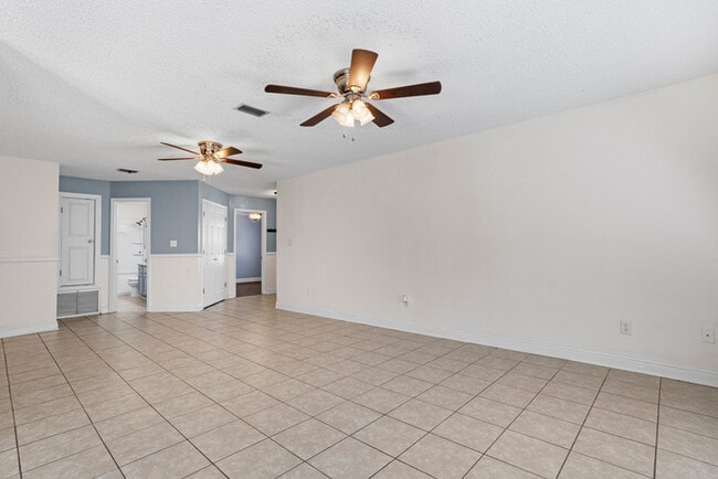 Building Photo - 1517 Porpoise St