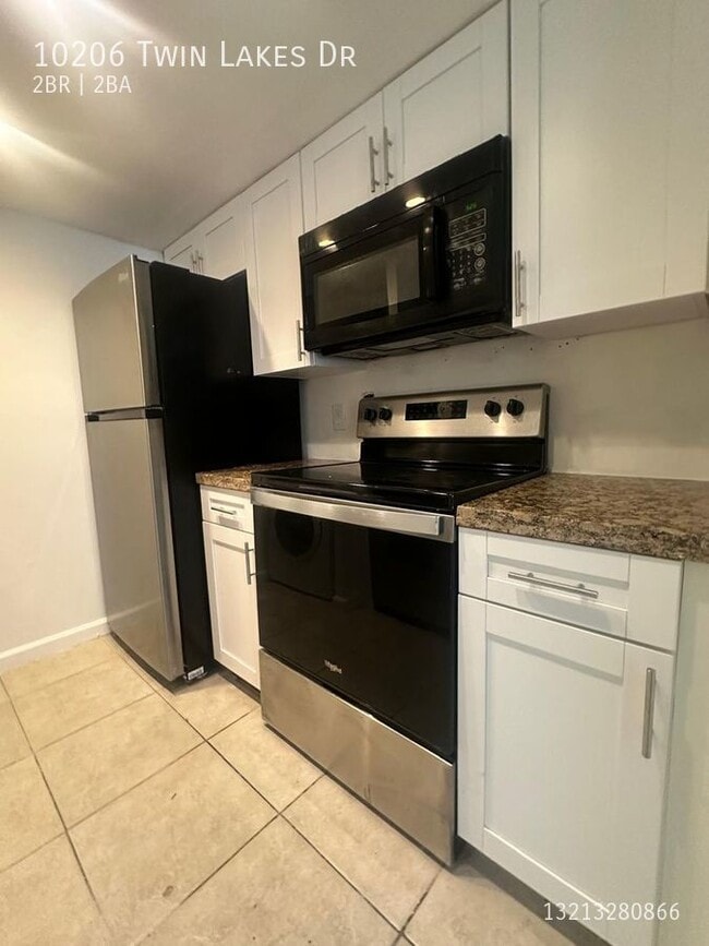 Foto del edificio - 10206 Twin Lakes Dr