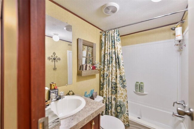 Foto del edificio - 8916 Lakeside Dr