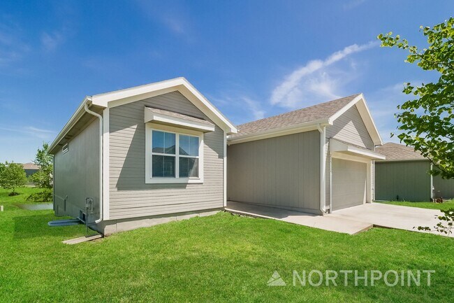 Foto del edificio - 4BR/3BA | Newly Renovated Single Family Home | 1-Car Covered Parking | In Bradley Crossing!
