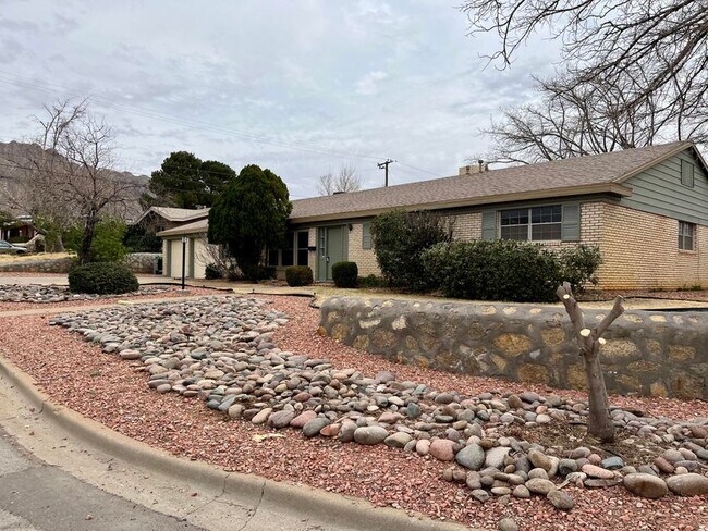 Building Photo - 411 Pocano Ln
