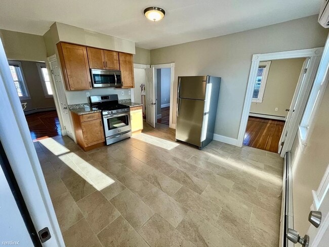 Foto del edificio - 3 br, 1 bath Duplex - 18 Messenger Street 2