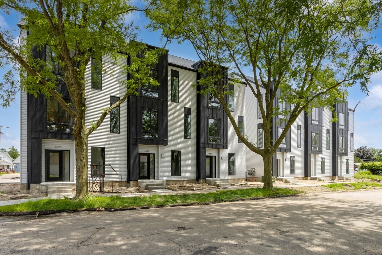 1722 Hamilton St SW, Cedar Rapids, IA 52404 Townhome Rentals in Cedar