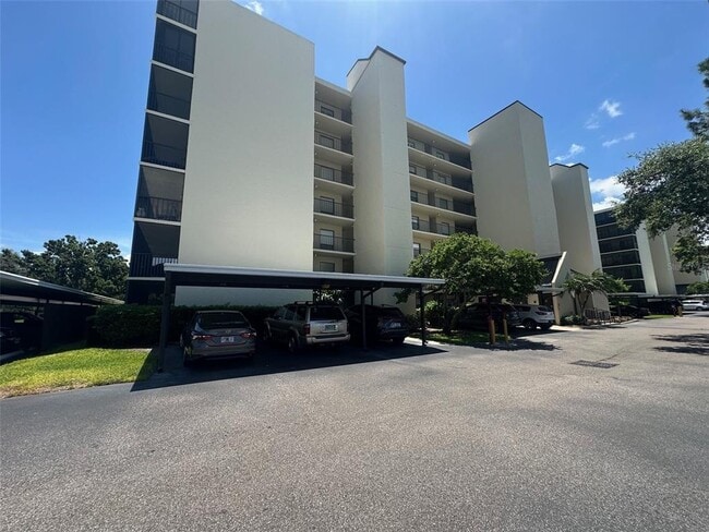 Foto del edificio - 2700 Cove Cay Dr