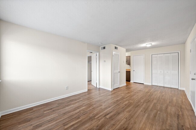 Foto del edificio - 225 Clara Drive