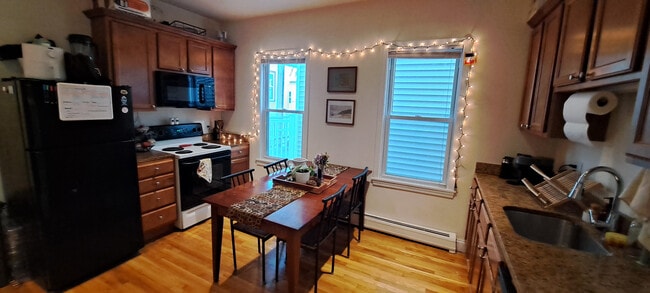 Building Photo - 143 Hillside St